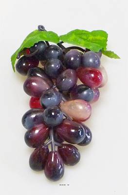 Grappe de 36 raisins bourgognes et 2 feuilles factices L 16 cm touché réel