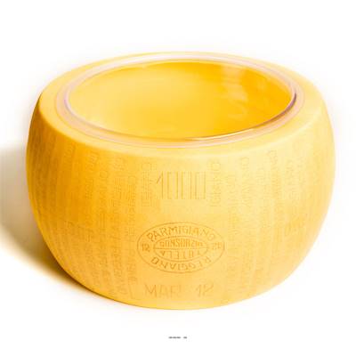 Meule de Parmesan evidee avec bol factice D 440x210 mm plastique soufflé